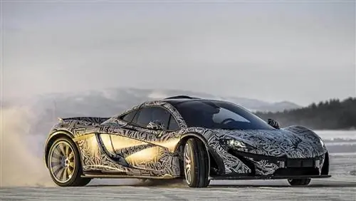 Видео вождения McLaren P1 на льду