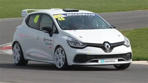 Дебют нового гонщика Renault Clio Cup в Великобритании