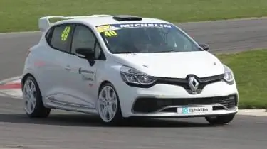 Новый рекорд круга гонщика Renault Clio Cup Снеттертона