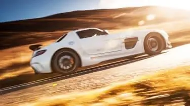 Porsche 911 GT2 RS & Mercedes-Benz SLS AMG Black Series - крыло чайки