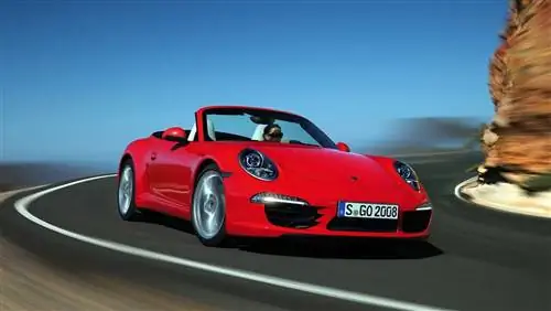 Porsche 911 Cabrio выходит из укрытия