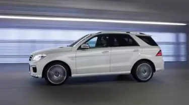 Mercedes-Benz ML63 AMG вид сбоку