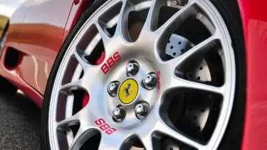 Порше Бокстер Спайдер против Феррари 360 Паук