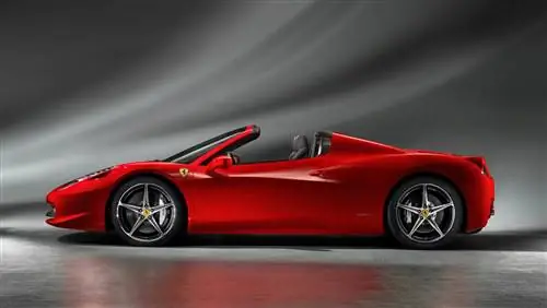 Ferrari 458 Spider ломает укрытие