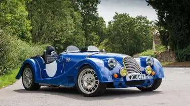 Morgan Plus 8 50th Anniversary Edition - статическая передняя четверть Morgan Plus 8 50th Anniversary Edition - статическая передняя четверть