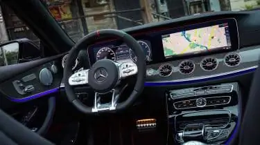 Mercedes-AMG E53 Cabriolet США - приборная панель