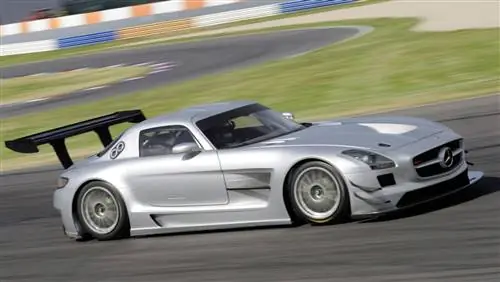 Гоночный автомобиль Mercedes-Benz SLS AMG GT3