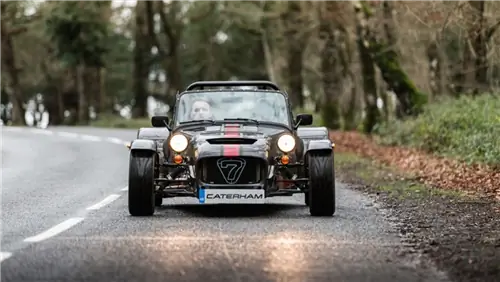 Обзор Caterham Seven 620S - более удобный для дороги, чем 620R, но все же невероятно быстрый