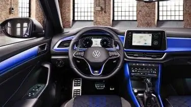 2022 Volkswagen T-Roc R - приборная панель