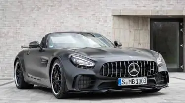 Передняя часть родстера Mercedes-AMG GT R