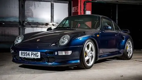 Porsche 993 Turbo S стоимостью 250 тысяч фунтов стерлингов попал в заголовки аукционов Silverstone Auctions Porsche