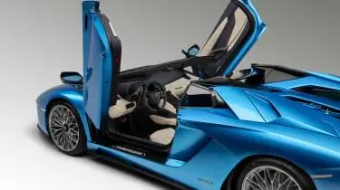 Lamborghini Aventador S Roadster - двери