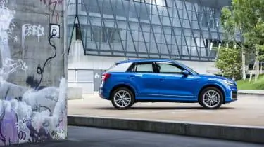 Audi Q2 TFSI сбоку