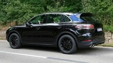 Шпионский снимок Porsche Cayenne сзади