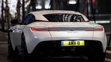 Aston Martin DB11 V8 - статическая задняя часть