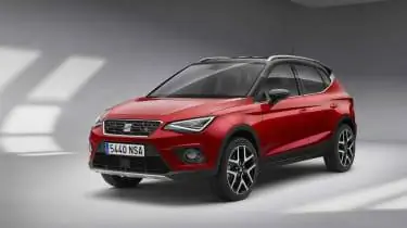 SEAT Arona FR передние три четверти