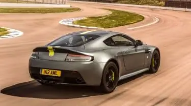 Aston Martin AMR Vantage - V12 сзади в статике