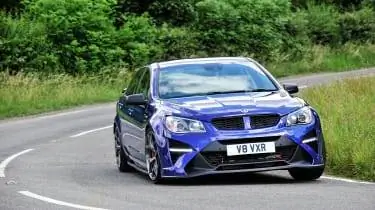 Vauxhall VXR8 GTS-R синий - переднее вождение автомобиля в Великобритании