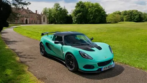 Новый Lotus Elise Cup 250 стал еще легче и жестче