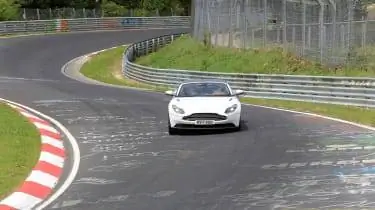 Шпион - Aston Martin DB11 Volante 1