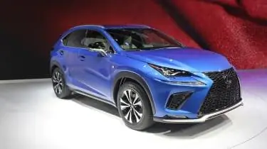 Lexus NX300 - живой