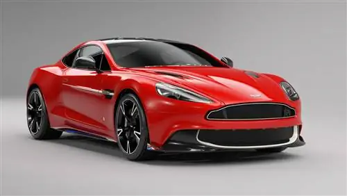 Подразделение Aston Martin Q поднимается в небо на Vanquish S, вдохновленном Red Arrows