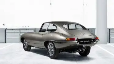 Jaguar E-Type классический сзади