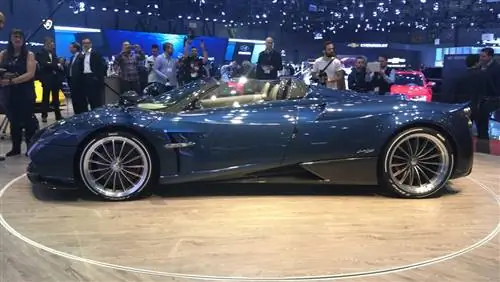 Pagani Huayra Roadster - Кадры с автосалона в Женеве