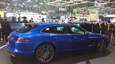 Porsche Panamera Sport Turismo - Женева сзади три четверти