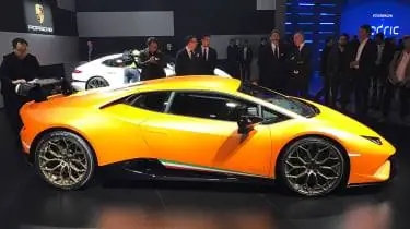 Lamborghini Huracan Performante Geneva 2017 сбоку