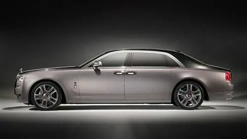 Rolls-Royce Ghost Elegance украшен алмазной краской