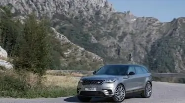 Range Rover Velar - передний поворот