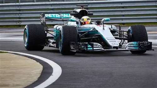 Mercedes-AMG Petronas представляет болид F1 2017 в Сильверстоуне