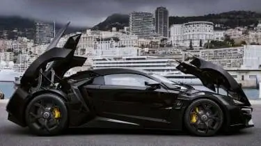 Крышки Lykan Hypersport открыты