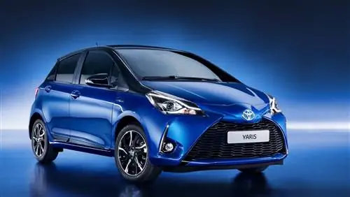 Toyota Yaris 2017 модельного года получил более привлекательный внешний вид и более умные двигатели