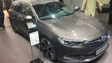 Vauxhall Insignia Sports Tourer Geneva спереди три четверти