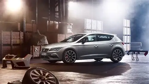 SEAT Leon Cupra 300 - горячий люк еще ближе к Golf R