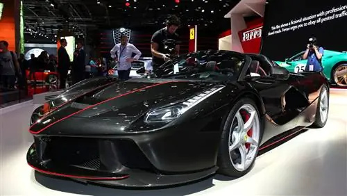 LaFerrari Aperta подтверждена – гиперкар с открытым верхом представлен в Париже