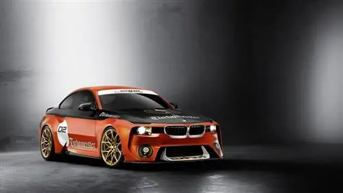 BMW 2002 Hommage получил классическую ливрею в стиле Jagermeister для Pebble Beach