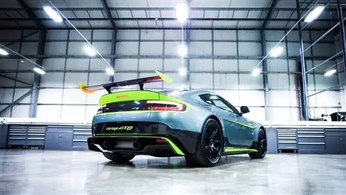 Aston Martin Vantage GT8 - самый легкий и экстремальный двигатель V8 Vantage