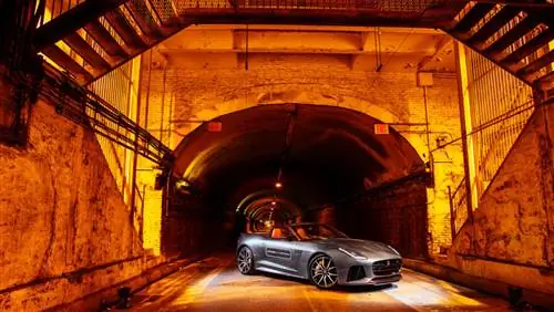 Предварительный просмотр Jaguar F-Type SVR - исследован автомобиль со скоростью 200 миль в час