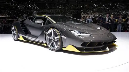 Превью видео Lamborghini Centenario - изучен суперкар из углеродного волокна ограниченной серии