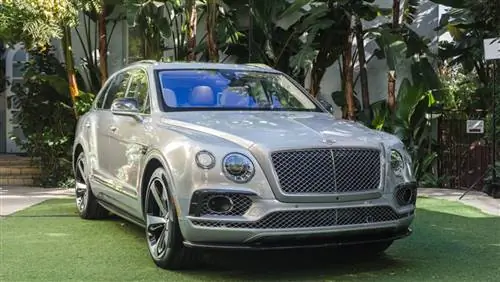 Bentley представляет ограниченную серию Bentayga First Edition