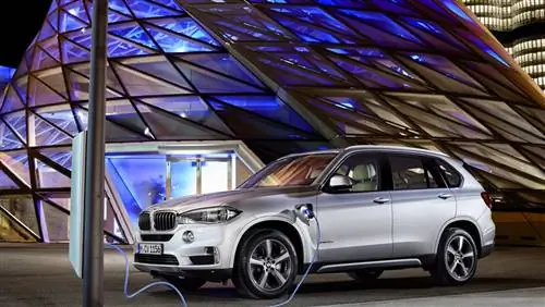 BMW X5 xDrive40e – первый гибридный внедорожник BMW с подключаемым модулем