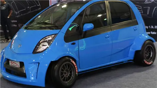 Специальный трек Tata Super Nano показан в Мумбаи