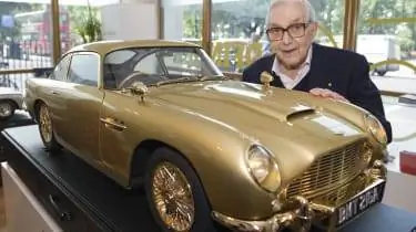 Золотой Aston Martin DB5 выставлен на аукцион