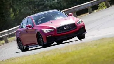 Видео первого вождения Infiniti Q50 Eau Rouge