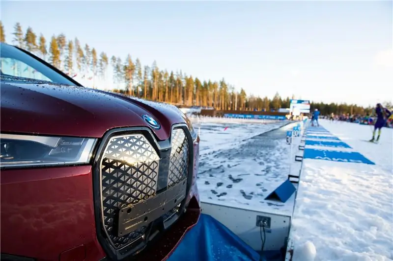 После экстремальных зимних испытаний BMW IX готов к зимним развлечениям
