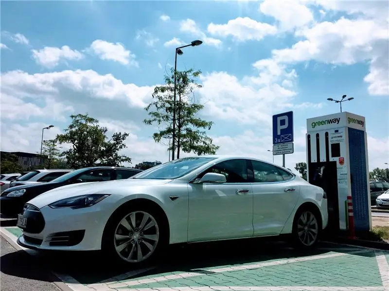 Боб Лутц рассказывает об электромобилях Tesla и GM о сети Autoline