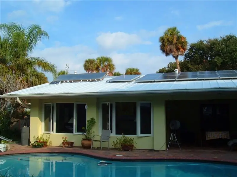 Солнечный дом в Какао-Бич: солнечная горячая вода, бассейн с фотоэлектрическим насосом и фотоэлектрическая система мощностью 6 кВт